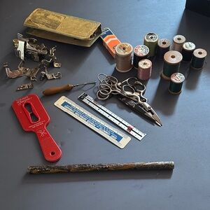 Vintage sewing accessories